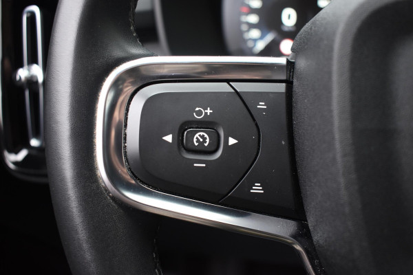 Volvo XC40 T4 211PK Automaat Plug-in hybrid Plus Bright / Navigatie / Cruise control / Harman Kardon / Stuur- & Stoelverwarming / Elektrische achterklep / Achteruitrijcamera / Elektrische stoelverst. met geheugen / Extra getint glas
