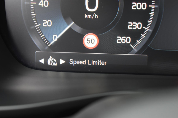 Volvo XC40 T4 211PK Automaat Plug-in hybrid Plus Bright / Navigatie / Cruise control / Harman Kardon / Stuur- & Stoelverwarming / Elektrische achterklep / Achteruitrijcamera / Elektrische stoelverst. met geheugen / Extra getint glas