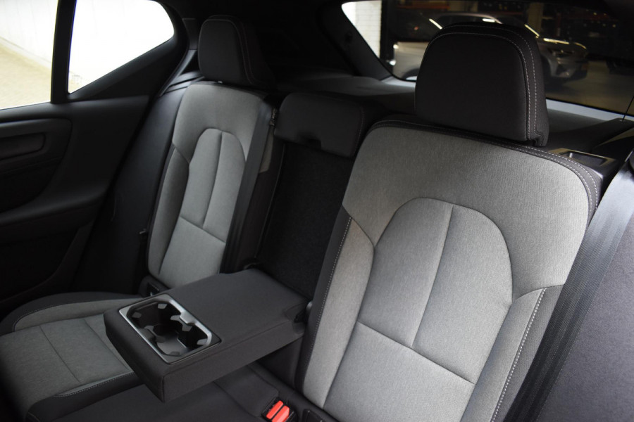 Volvo XC40 T4 211PK Automaat Plug-in hybrid Plus Bright / Navigatie / Cruise control / Harman Kardon / Stuur- & Stoelverwarming / Elektrische achterklep / Achteruitrijcamera / Elektrische stoelverst. met geheugen / Extra getint glas