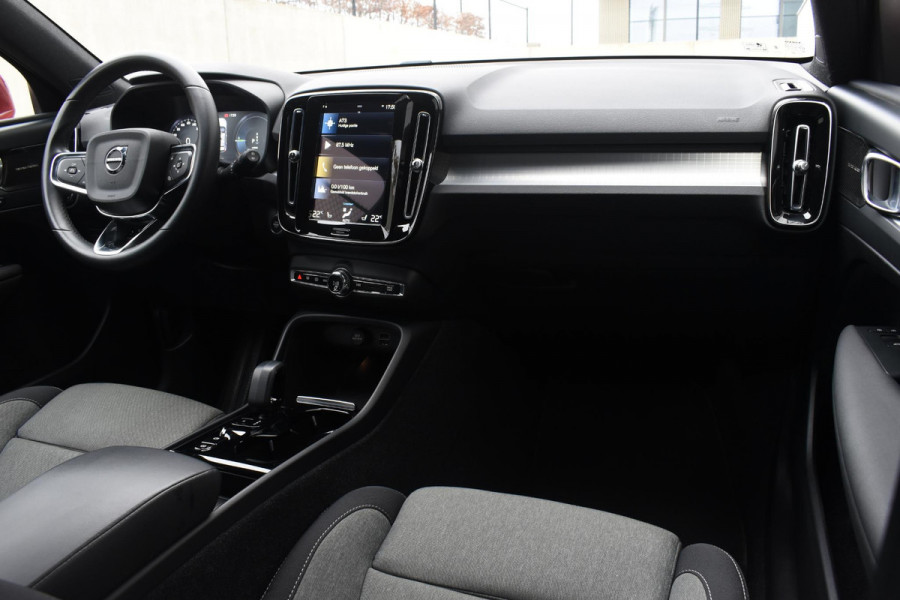 Volvo XC40 T4 211PK Automaat Plug-in hybrid Plus Bright / Navigatie / Cruise control / Harman Kardon / Stuur- & Stoelverwarming / Elektrische achterklep / Achteruitrijcamera / Elektrische stoelverst. met geheugen / Extra getint glas