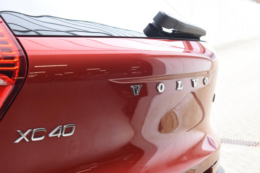 Volvo XC40 T4 211PK Automaat Plug-in hybrid Plus Bright / Navigatie / Cruise control / Harman Kardon / Stuur- & Stoelverwarming / Elektrische achterklep / Achteruitrijcamera / Elektrische stoelverst. met geheugen / Extra getint glas