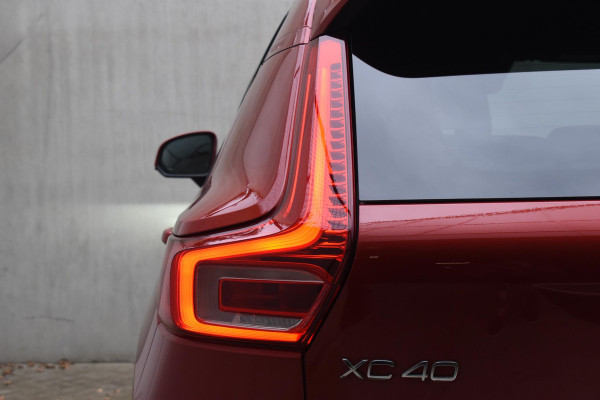 Volvo XC40 T4 211PK Automaat Plug-in hybrid Plus Bright / Navigatie / Cruise control / Harman Kardon / Stuur- & Stoelverwarming / Elektrische achterklep / Achteruitrijcamera / Elektrische stoelverst. met geheugen / Extra getint glas