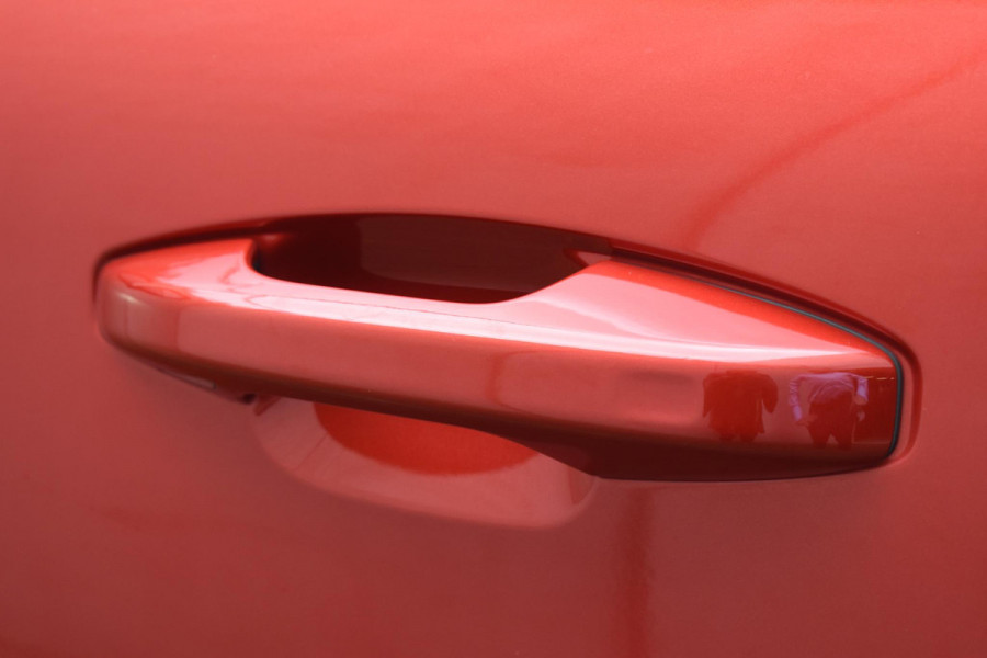 Volvo XC40 T4 211PK Automaat Plug-in hybrid Plus Bright / Navigatie / Cruise control / Harman Kardon / Stuur- & Stoelverwarming / Elektrische achterklep / Achteruitrijcamera / Elektrische stoelverst. met geheugen / Extra getint glas