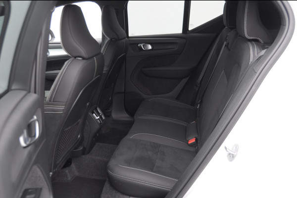 Volvo XC40 B4 211PK Automaat Plus Dark / Adaptive cruise control / Elektrische stoelen / Harman Kardon audio / Pilot assist / BLIS / Stoel en stuur verwarming / Elektrische achterklep / Parkeersensoren met camera / Google infotainment
