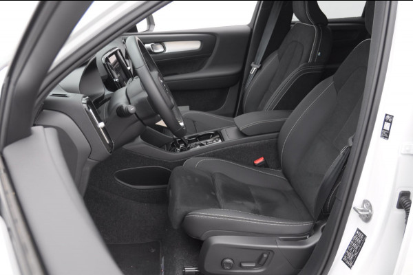 Volvo XC40 B4 211PK Automaat Plus Dark / Adaptive cruise control / Elektrische stoelen / Harman Kardon audio / Pilot assist / BLIS / Stoel en stuur verwarming / Elektrische achterklep / Parkeersensoren met camera / Google infotainment