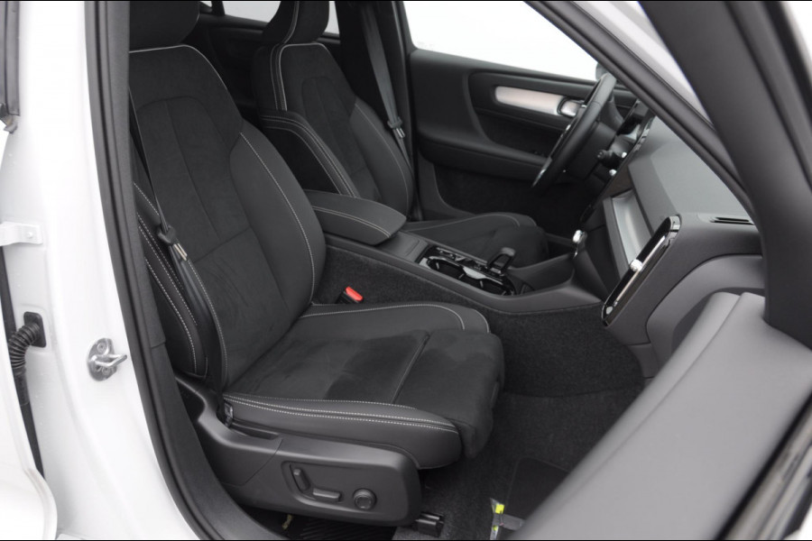 Volvo XC40 B4 211PK Automaat Plus Dark / Adaptive cruise control / Elektrische stoelen / Harman Kardon audio / Pilot assist / BLIS / Stoel en stuur verwarming / Elektrische achterklep / Parkeersensoren met camera / Google infotainment
