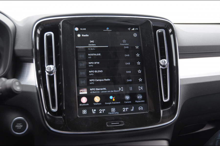 Volvo XC40 B4 211PK Automaat Plus Dark / Adaptive cruise control / Elektrische stoelen / Harman Kardon audio / Pilot assist / BLIS / Stoel en stuur verwarming / Elektrische achterklep / Parkeersensoren met camera / Google infotainment