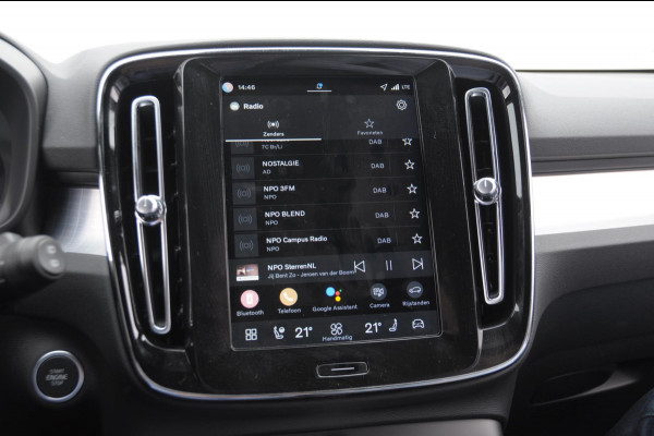 Volvo XC40 B4 211PK Automaat Plus Dark / Adaptive cruise control / Elektrische stoelen / Harman Kardon audio / Pilot assist / BLIS / Stoel en stuur verwarming / Elektrische achterklep / Parkeersensoren met camera / Google infotainment