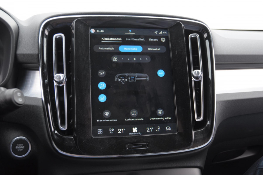 Volvo XC40 B4 211PK Automaat Plus Dark / Adaptive cruise control / Elektrische stoelen / Harman Kardon audio / Pilot assist / BLIS / Stoel en stuur verwarming / Elektrische achterklep / Parkeersensoren met camera / Google infotainment