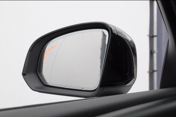 Volvo XC40 B4 211PK Automaat Plus Dark / Adaptive cruise control / Elektrische stoelen / Harman Kardon audio / Pilot assist / BLIS / Stoel en stuur verwarming / Elektrische achterklep / Parkeersensoren met camera / Google infotainment