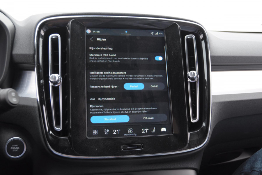 Volvo XC40 B4 211PK Automaat Plus Dark / Adaptive cruise control / Elektrische stoelen / Harman Kardon audio / Pilot assist / BLIS / Stoel en stuur verwarming / Elektrische achterklep / Parkeersensoren met camera / Google infotainment