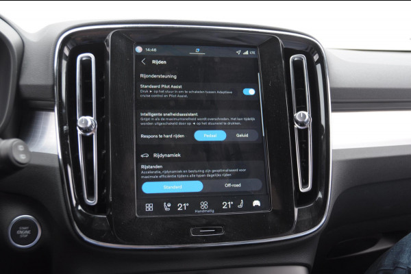 Volvo XC40 B4 211PK Automaat Plus Dark / Adaptive cruise control / Elektrische stoelen / Harman Kardon audio / Pilot assist / BLIS / Stoel en stuur verwarming / Elektrische achterklep / Parkeersensoren met camera / Google infotainment