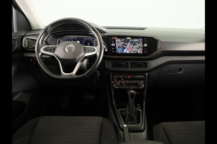 Volkswagen T-Cross 1.0 TSI Life 115 pk Automaat (DSG) | Navigatie | Trekhaak | Parkeersensoren | Achteruitrijcamera | Autom. airco | Voll. digitaal instrumentenpaneel | Stoelverwarming |