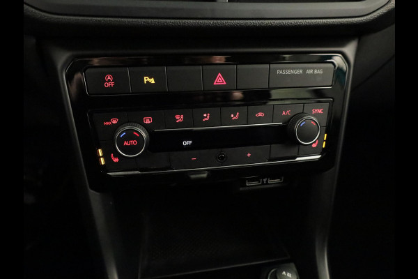 Volkswagen T-Cross 1.0 TSI Life 115 pk Automaat (DSG) | Navigatie | Trekhaak | Parkeersensoren | Achteruitrijcamera | Autom. airco | Voll. digitaal instrumentenpaneel | Stoelverwarming |