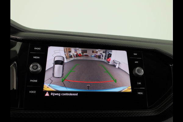 Volkswagen T-Cross 1.0 TSI Life 115 pk Automaat (DSG) | Navigatie | Trekhaak | Parkeersensoren | Achteruitrijcamera | Autom. airco | Voll. digitaal instrumentenpaneel | Stoelverwarming |