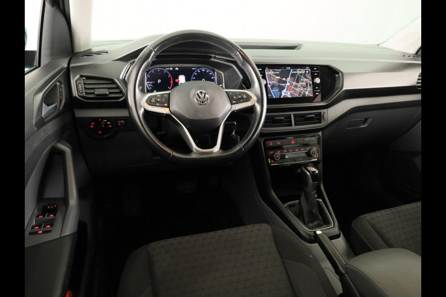 Volkswagen T-Cross 1.0 TSI Life 115 pk Automaat (DSG) | Navigatie | Trekhaak | Parkeersensoren | Achteruitrijcamera | Autom. airco | Voll. digitaal instrumentenpaneel | Stoelverwarming |