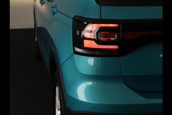 Volkswagen T-Cross 1.0 TSI Life 115 pk Automaat (DSG) | Navigatie | Trekhaak | Parkeersensoren | Achteruitrijcamera | Autom. airco | Voll. digitaal instrumentenpaneel | Stoelverwarming |