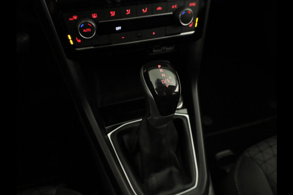 Volkswagen T-Cross 1.0 TSI Life 115 pk Automaat (DSG) | Navigatie | Trekhaak | Parkeersensoren | Achteruitrijcamera | Autom. airco | Voll. digitaal instrumentenpaneel | Stoelverwarming |