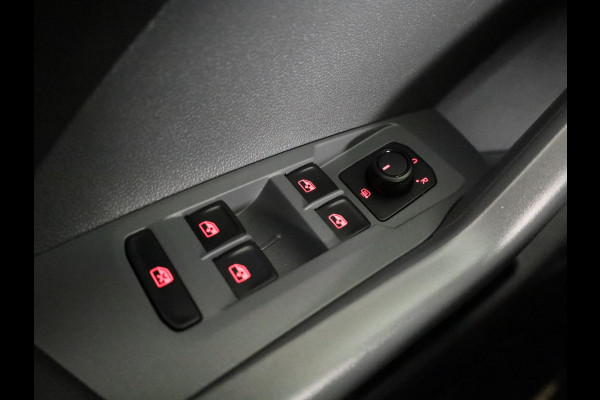 Volkswagen T-Cross 1.0 TSI Life 115 pk Automaat (DSG) | Navigatie | Trekhaak | Parkeersensoren | Achteruitrijcamera | Autom. airco | Voll. digitaal instrumentenpaneel | Stoelverwarming |