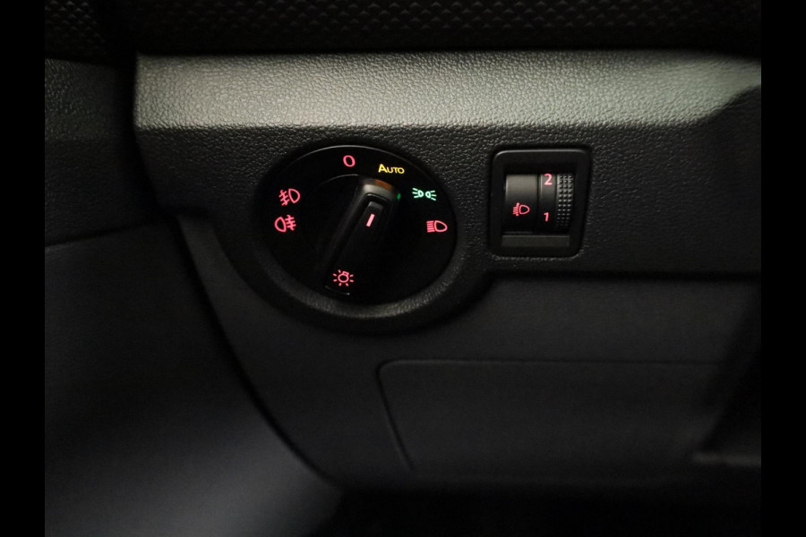 Volkswagen T-Cross 1.0 TSI Life 115 pk Automaat (DSG) | Navigatie | Trekhaak | Parkeersensoren | Achteruitrijcamera | Autom. airco | Voll. digitaal instrumentenpaneel | Stoelverwarming |