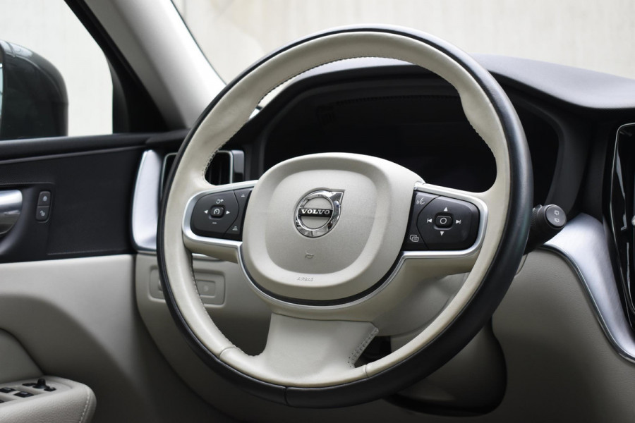 Volvo XC60 T6 340PK Automaat Plug-in Hybrid AWD Inscription / Navigatie / Elektrisch glazen schuif-kanteldak / Leder Blond / Stuur & Stoelverwarming / Elektrische achterklep / Cruise control