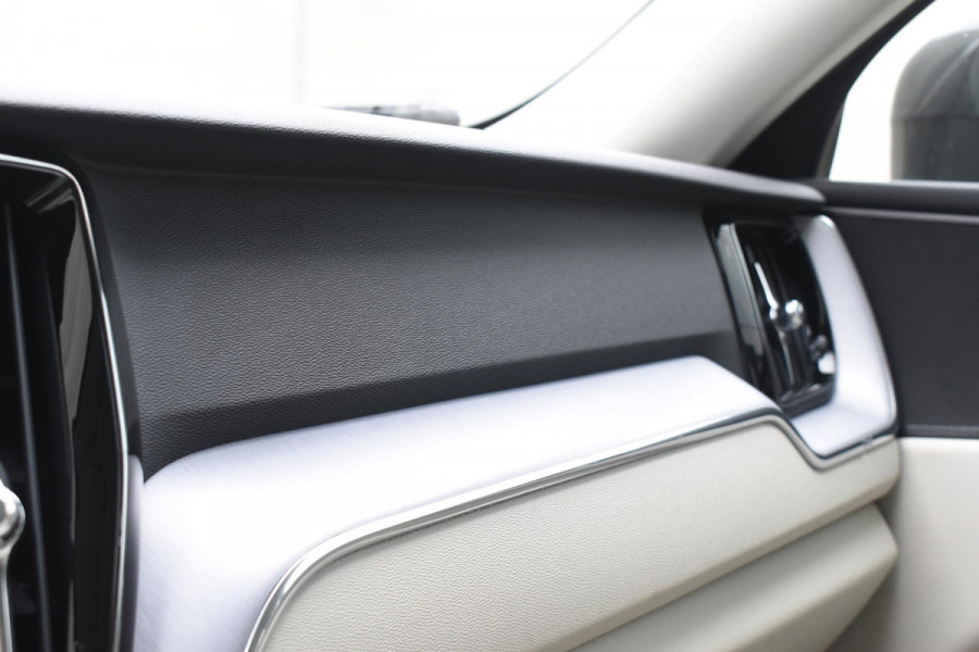 Volvo XC60 T6 340PK Automaat Plug-in Hybrid AWD Inscription / Navigatie / Elektrisch glazen schuif-kanteldak / Leder Blond / Stuur & Stoelverwarming / Elektrische achterklep / Cruise control