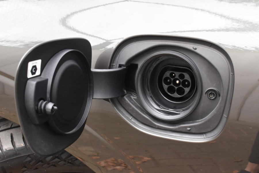 Volvo XC60 T6 340PK Automaat Plug-in Hybrid AWD Inscription / Navigatie / Elektrisch glazen schuif-kanteldak / Leder Blond / Stuur & Stoelverwarming / Elektrische achterklep / Cruise control