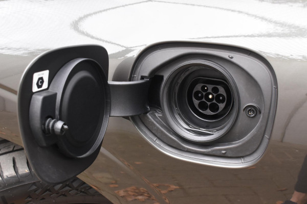 Volvo XC60 T6 340PK Automaat Plug-in Hybrid AWD Inscription / Navigatie / Elektrisch glazen schuif-kanteldak / Leder Blond / Stuur & Stoelverwarming / Elektrische achterklep / Cruise control