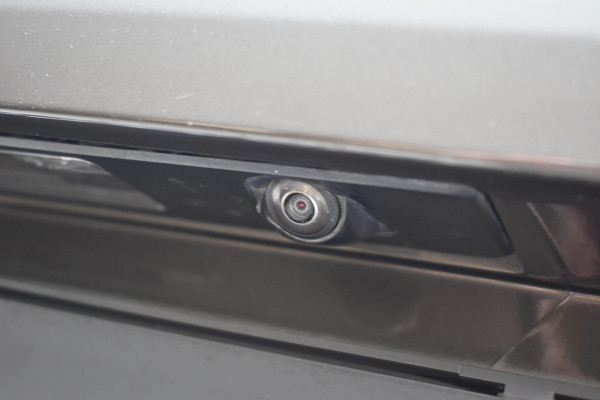 Volvo XC60 T6 340PK Automaat Plug-in Hybrid AWD Inscription / Navigatie / Elektrisch glazen schuif-kanteldak / Leder Blond / Stuur & Stoelverwarming / Elektrische achterklep / Cruise control