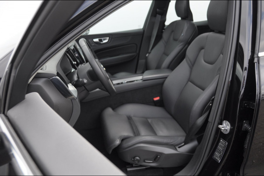 Volvo XC60 T6 350PK Automaat Plug-in hybrid AWD Plus Bright Panoramisch schuif-kanteldak / Google infotainment / Lederen bekleding / Parkeersensoren voor en achter met parkeercamera / Road Sign information / Cruise Control