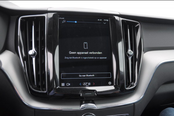 Volvo XC60 T6 350PK Automaat Plug-in hybrid AWD Plus Bright Panoramisch schuif-kanteldak / Google infotainment / Lederen bekleding / Parkeersensoren voor en achter met parkeercamera / Road Sign information / Cruise Control