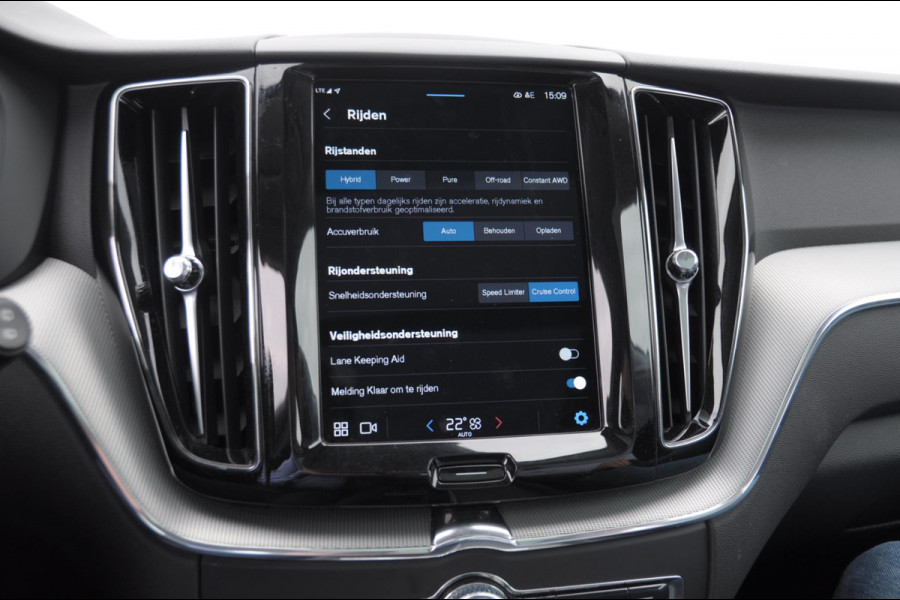 Volvo XC60 T6 350PK Automaat Plug-in hybrid AWD Plus Bright Panoramisch schuif-kanteldak / Google infotainment / Lederen bekleding / Parkeersensoren voor en achter met parkeercamera / Road Sign information / Cruise Control