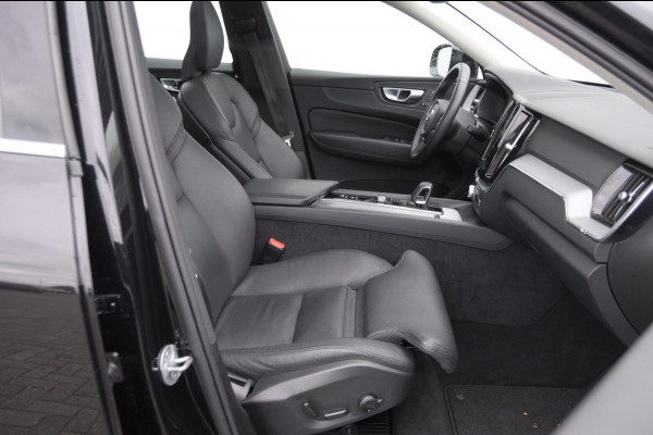 Volvo XC60 T6 350PK Automaat Plug-in hybrid AWD Plus Bright Panoramisch schuif-kanteldak / Google infotainment / Lederen bekleding / Parkeersensoren voor en achter met parkeercamera / Road Sign information / Cruise Control