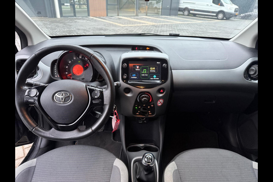 Toyota Aygo 1.0 VVT-i x-play Airco, Carplay, 5 DRS, NL/NAP!