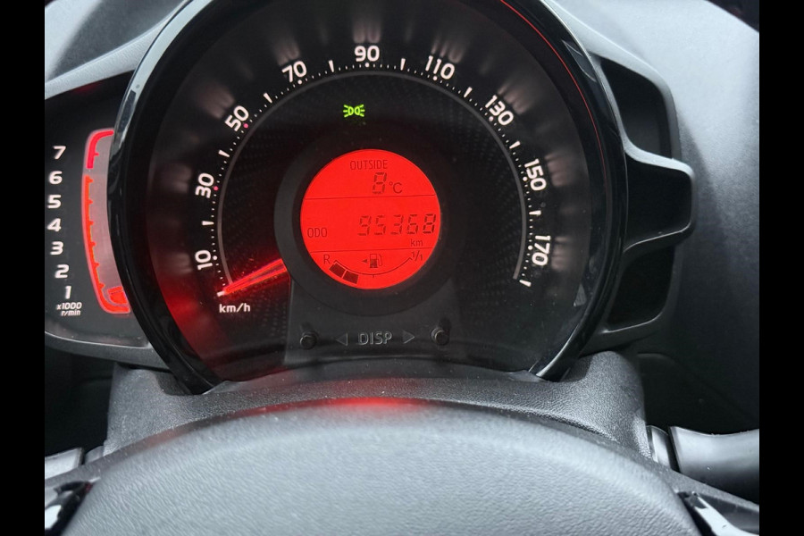 Toyota Aygo 1.0 VVT-i x-play Airco, Carplay, 5 DRS, NL/NAP!