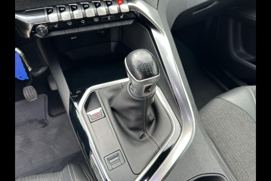 Peugeot 3008 1.2 PureTech GT Line LED|CarPlay|Dodehoek|Stoelverwarming|Trekhaak