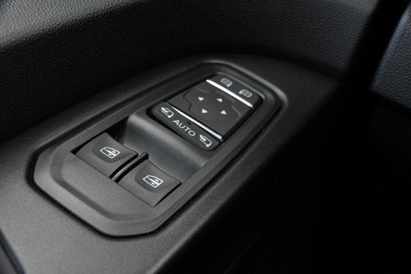 Nissan Primastar 2.0 dCi 150 L2H1 DC Black Edition 5 Jaar Garantie, Camera, Cruise, LED, Stoelverwarming, 2 x Schuifdeur, Clima, Automaat, Keyless, Uniek!