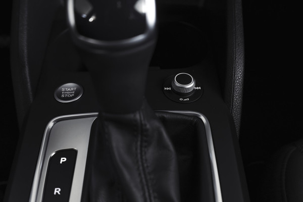 Audi Q2 35 TFSI S Edition 150 PK - Automaat | Dig. Cockpit | Adapt. Cruise | Stoelverw. | Matrix Led | Camera | NAV + App. Connect | ECC | Elek. Klep | LM 17" |