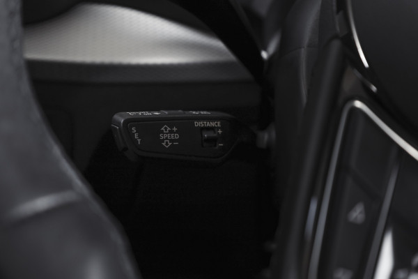 Audi Q2 35 TFSI S Edition 150 PK - Automaat | Dig. Cockpit | Adapt. Cruise | Stoelverw. | Matrix Led | Camera | NAV + App. Connect | ECC | Elek. Klep | LM 17" |