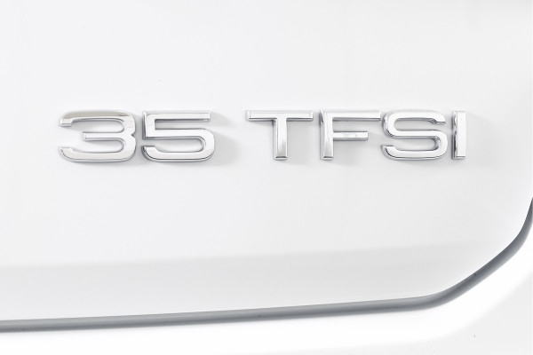 Audi Q2 35 TFSI S Edition 150 PK - Automaat | Dig. Cockpit | Adapt. Cruise | Stoelverw. | Matrix Led | Camera | NAV + App. Connect | ECC | Elek. Klep | LM 17" |