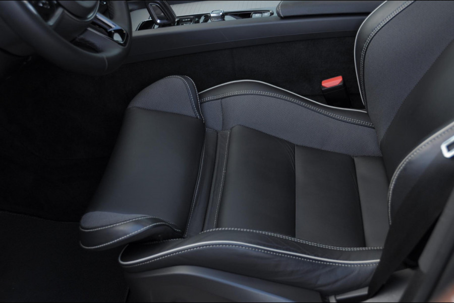 Volvo XC60 T6 340PK Automaat Plug-in hybrid AWD R-Design