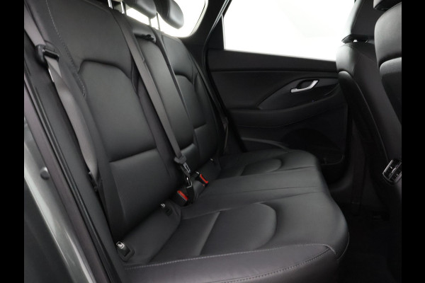 Hyundai i30 Wagon 1.5 T-GDi MHEV Premium | Stuur-/Stoelverwarming | Navigatie | Parkeersensoren voor & Achter |