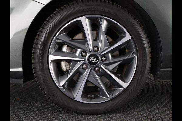 Hyundai i30 Wagon 1.5 T-GDi MHEV Premium | Stuur-/Stoelverwarming | Navigatie | Parkeersensoren voor & Achter |