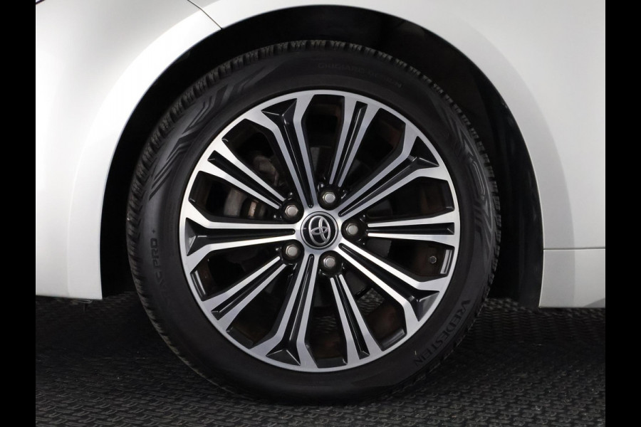 Toyota Corolla Touring Sports 1.8 Hybrid Dynamic Plus | Stuur-/Stoelverwarming | Apple Carplay & AndroidAUTO | Navigatie