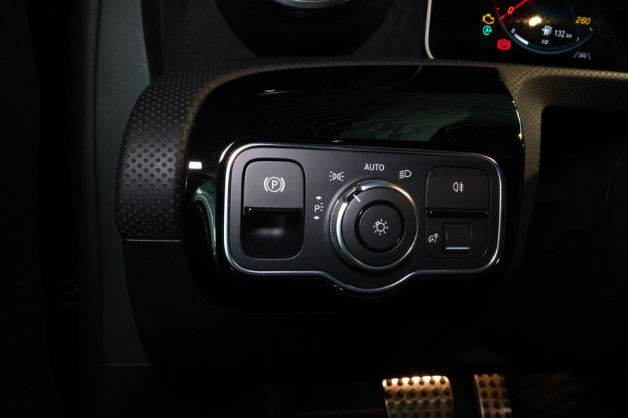 Mercedes-Benz A-Klasse 180 Business Solution AMG Sport 2020