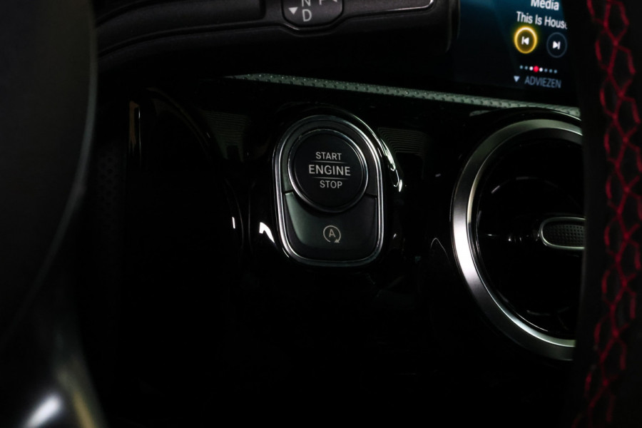 Mercedes-Benz A-Klasse 180 Business Solution AMG Sport 2020