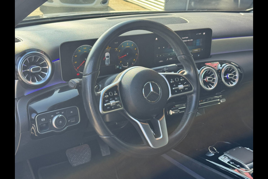 Mercedes-Benz A-Klasse 200 Edition 19 - Automaat I Sport Pakket I Navigatie/ Apple CarPlay I Leer I LED I PDC I Dealer onderhouden