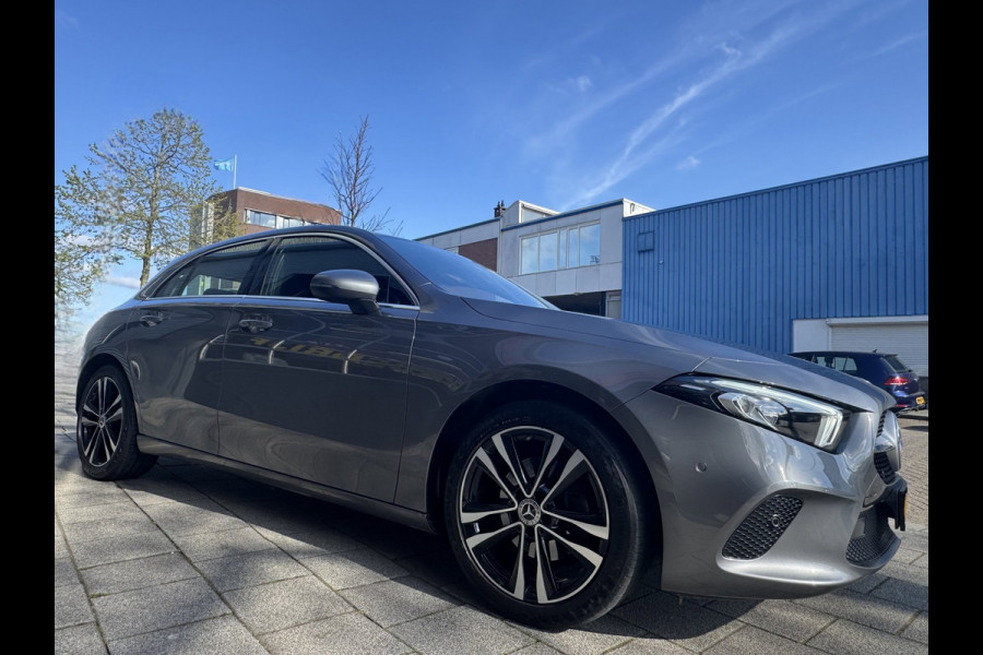 Mercedes-Benz A-Klasse 200 Edition 19 - Automaat I Sport Pakket I Navigatie/ Apple CarPlay I Leer I LED I PDC I Dealer onderhouden
