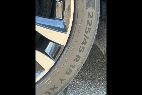 Mercedes-Benz A-Klasse 200 Edition 19 - Automaat I Sport Pakket I Navigatie/ Apple CarPlay I Leer I LED I PDC I Dealer onderhouden