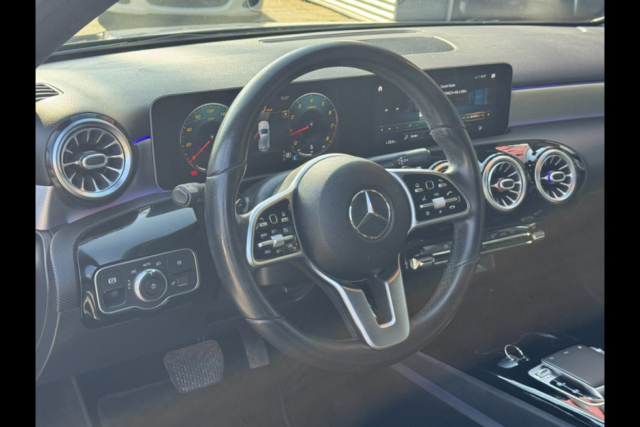 Mercedes-Benz A-Klasse 200 Edition 19 - Automaat I Sport Pakket I Navigatie/ Apple CarPlay I Leer I LED I PDC I Dealer onderhouden